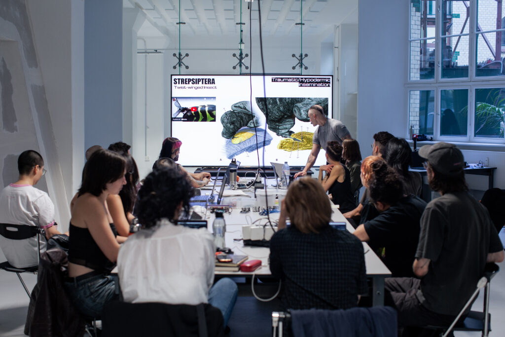 Exploring the edge of design and biology with Arduino: inside the “Parasites and Robotics” workshop