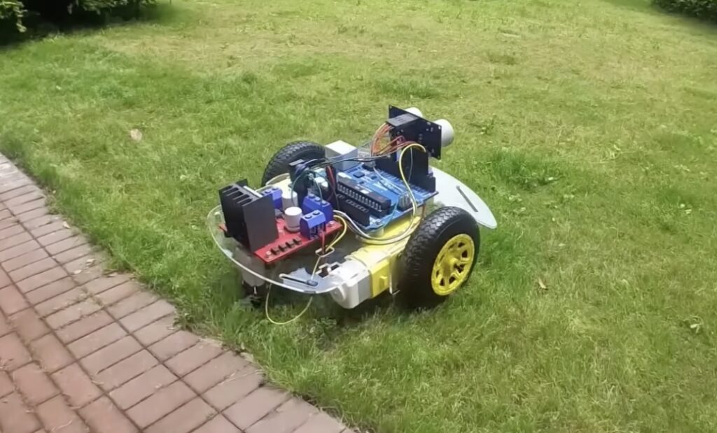 Massive 7:1 scale Arduino UNO gets matching 7:1 scale turtle robot