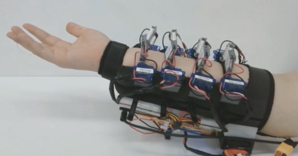 This Flip-Pelt wearable concept enables ultra-fast thermal feedback in VR