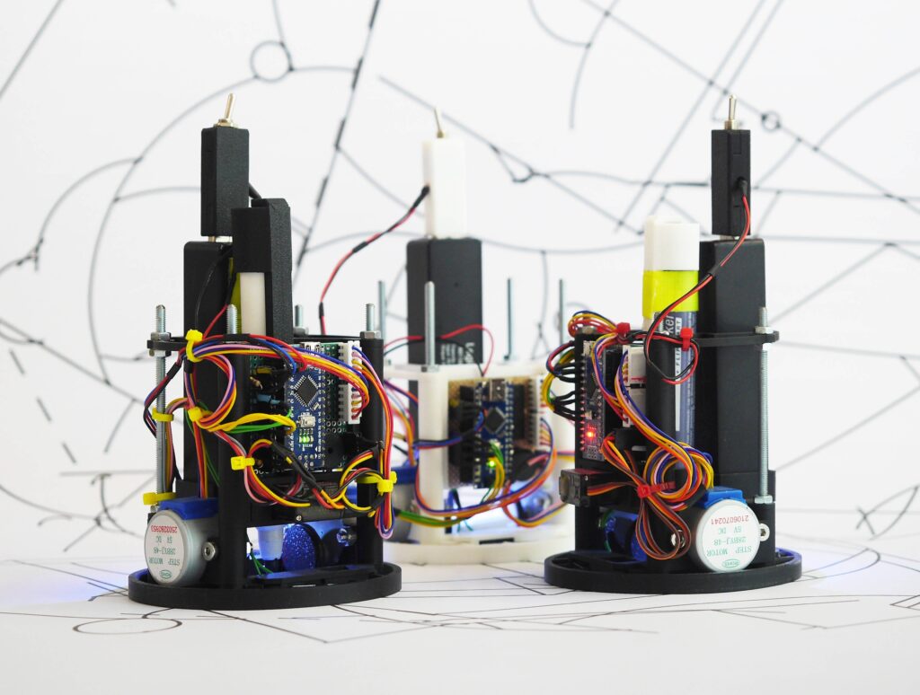 Turtle bots, Gestalt principles, and emergent art